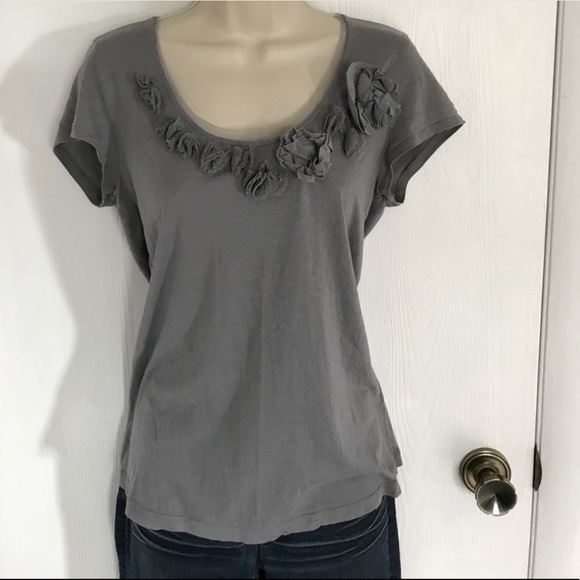Banana Republic Tops - NWOT Grey flower top banana republic size medium M